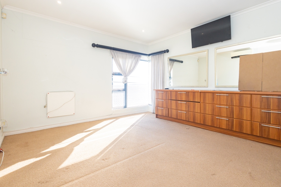 To Let 4 Bedroom Property for Rent in Kaapsig Western Cape